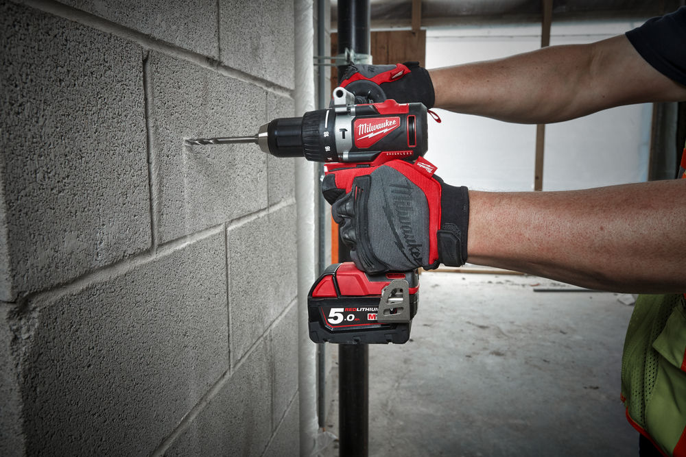 Taladro compacto percutor M18 Brushless SIN ESCOBILLAS, 82Nm, Red Lithium 5,0Ah con HD Box