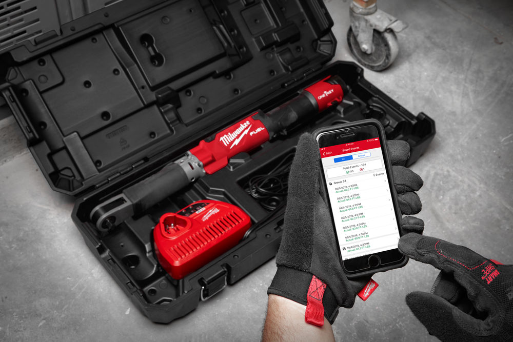 Llave de carraca dinamométrica M12 FUEL™ ONE-KEY™, recepción 1/2", rango de par 16,9-203,4Nm, exactitud apriete ±2%, exactitud desapriete ±3%. Se suministra con 1 batería M12B2 y cargador C12C, en kitbox