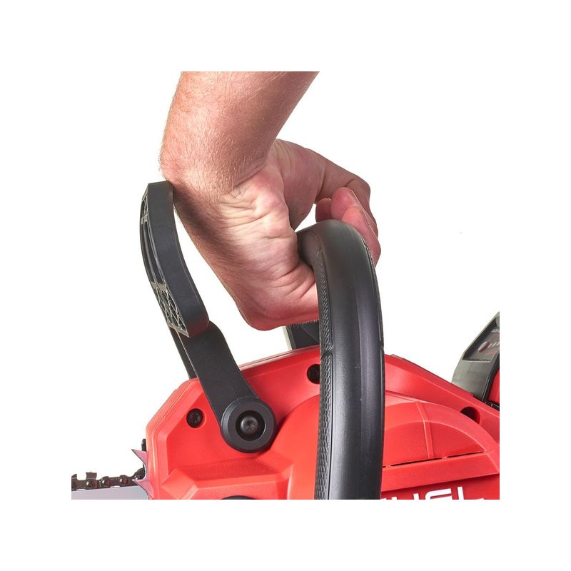 M18FCHSC-0 Motosierra M18 FUEL™, barra 30cm (12"), velocidad cadena 12,4m/s, cadena 3/8" bajo perfil. Incluye 80cc de aceite, llave de servicio y funda de espada. Se suministra en versión cero, sin baterías ni cargador