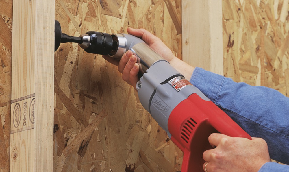 Taladro 825 W - Portabrocas con llave 1,5-13 mm - Par Máx. 101 Nm sin embrague